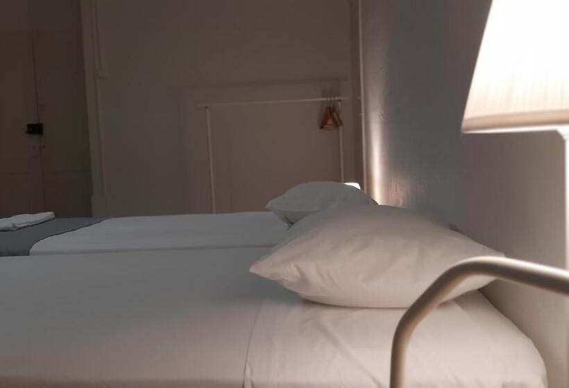 اتاق استاندارد چهار تخته, A Casa Do Tenente