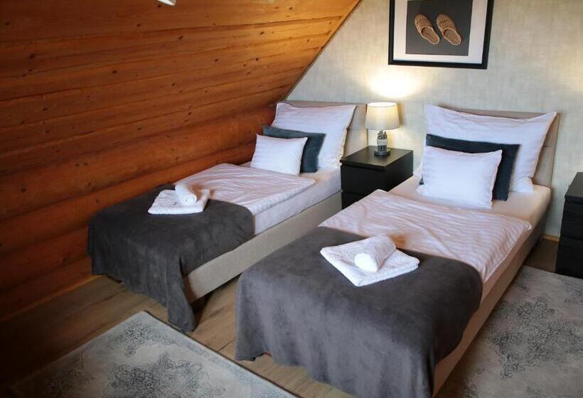 غرفة قياسية مزوَّدة بشُرفة, Székelyföld Fogadó