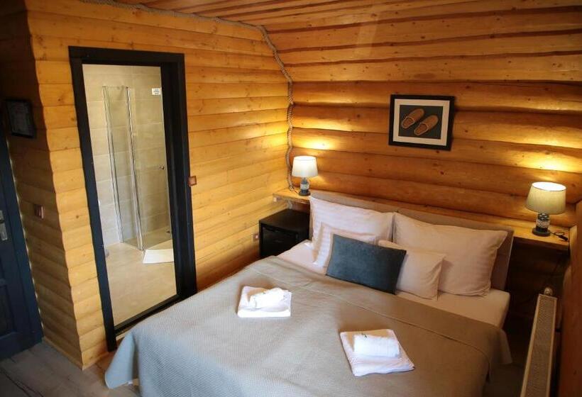 غرفة قياسية مزوَّدة بشُرفة, Székelyföld Fogadó