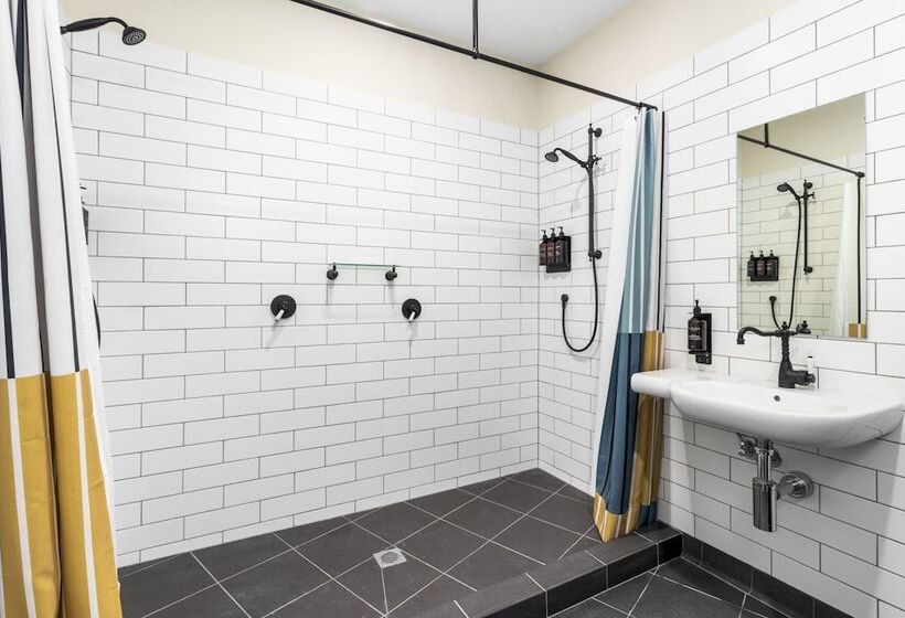 اتاق استاندارد با سرویس بهداشتی مشترک, Queanbeyan Canberra