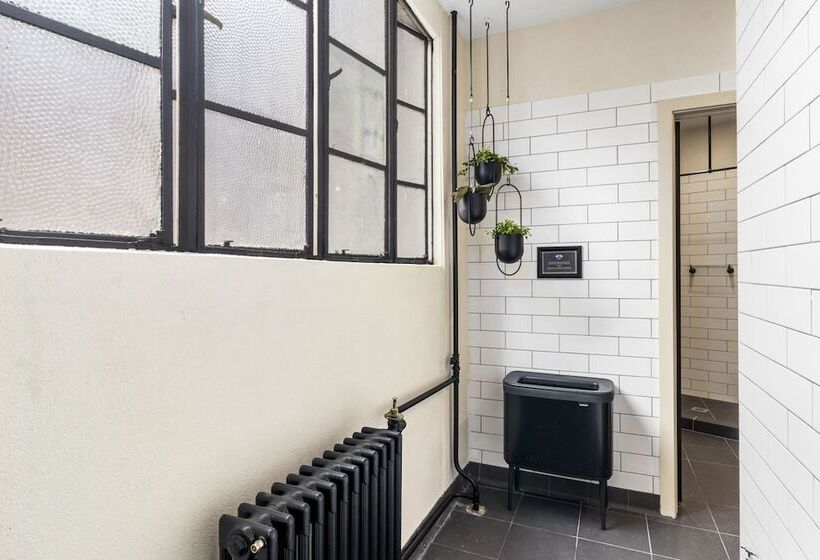 اتاق استاندارد با سرویس بهداشتی مشترک, Queanbeyan Canberra