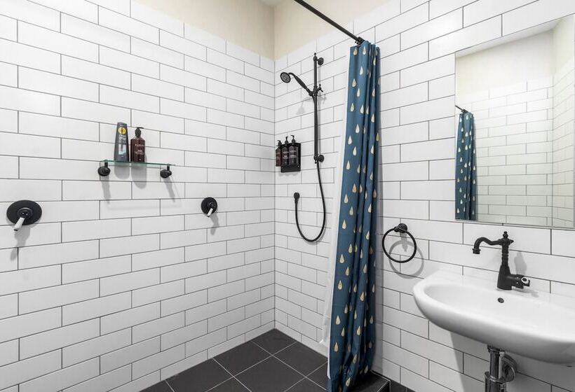 اتاق استاندارد با سرویس بهداشتی مشترک, Queanbeyan Canberra