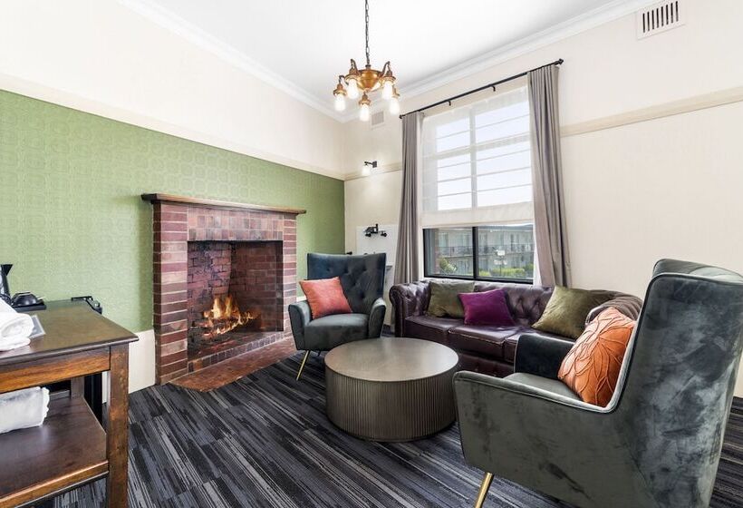 اتاق خانوادگی با سرویس بهداشتی مشترک, Queanbeyan Canberra