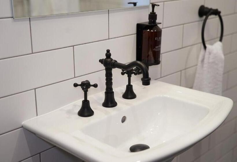 اتاق استاندارد با تخت بزرگ, Queanbeyan Canberra