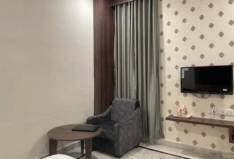 スタンダードルーム, Royal Embassy