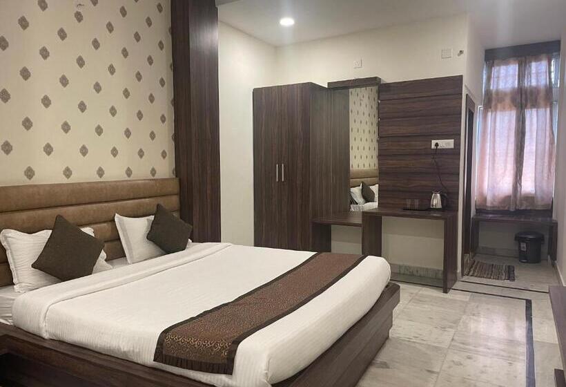 חדר סטנדרט, Royal Embassy