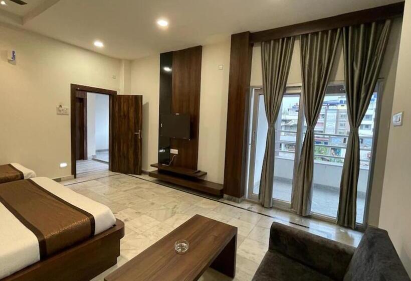 غرفة قياسية ثلاثية مزودة بشرفة, Royal Embassy