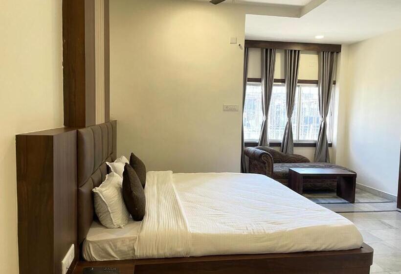 غرفة ديلوكس, Royal Embassy