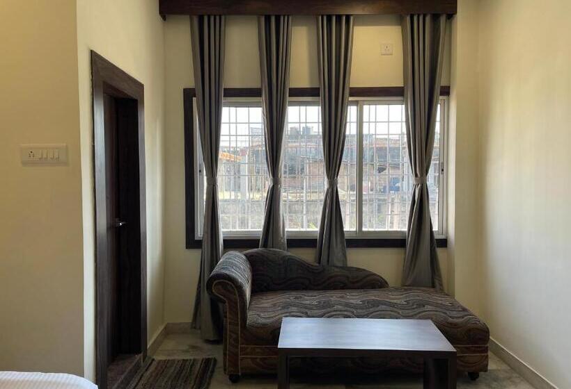 غرفة ديلوكس, Royal Embassy