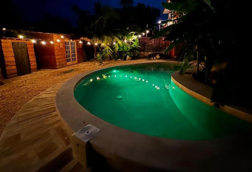 استودیوی استاندارد, Luhme Tulum Hostel