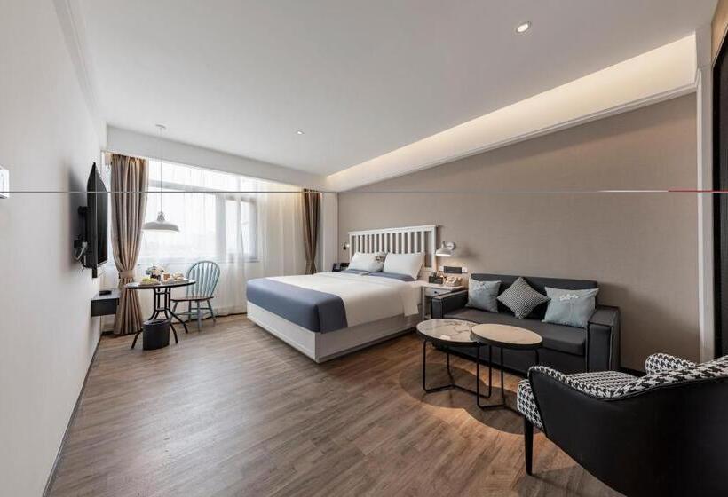 家庭间, 银座精宿酒店   济南泺源大街泉城广场宽厚里店