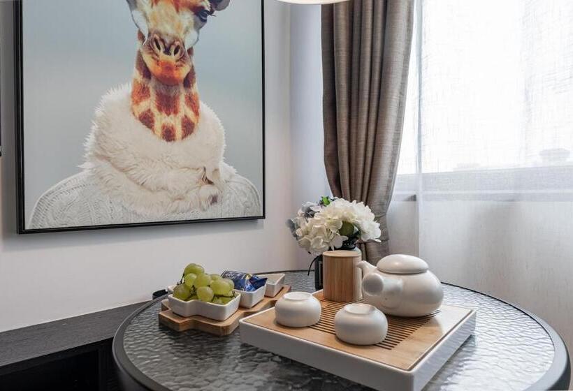 家庭间, 银座精宿酒店   济南泺源大街泉城广场宽厚里店