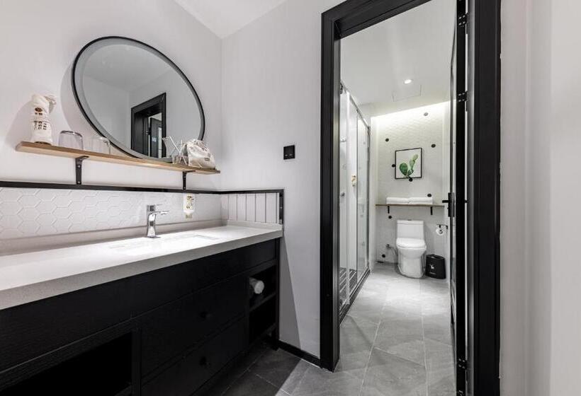 家庭间, 银座精宿酒店   济南泺源大街泉城广场宽厚里店