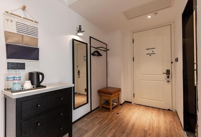 家庭间, 银座精宿酒店   济南泺源大街泉城广场宽厚里店