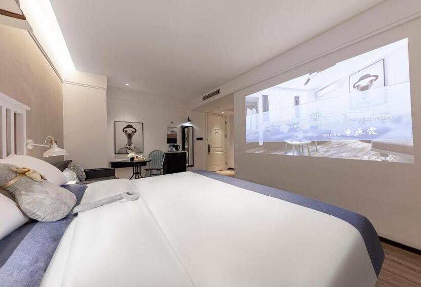 家庭间, 银座精宿酒店   济南泺源大街泉城广场宽厚里店