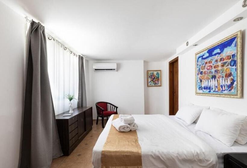 Deluxe-huone, The Colony