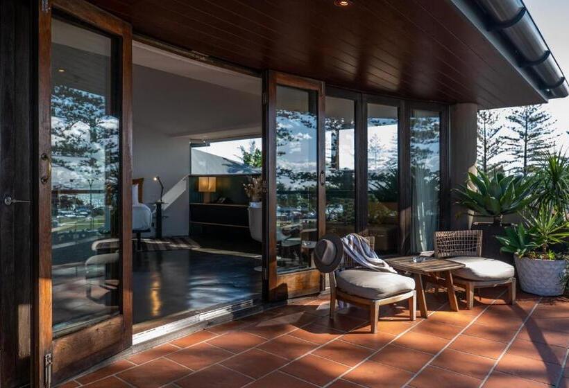 סוויטת פנטהאוז, Beach Hotel Resort