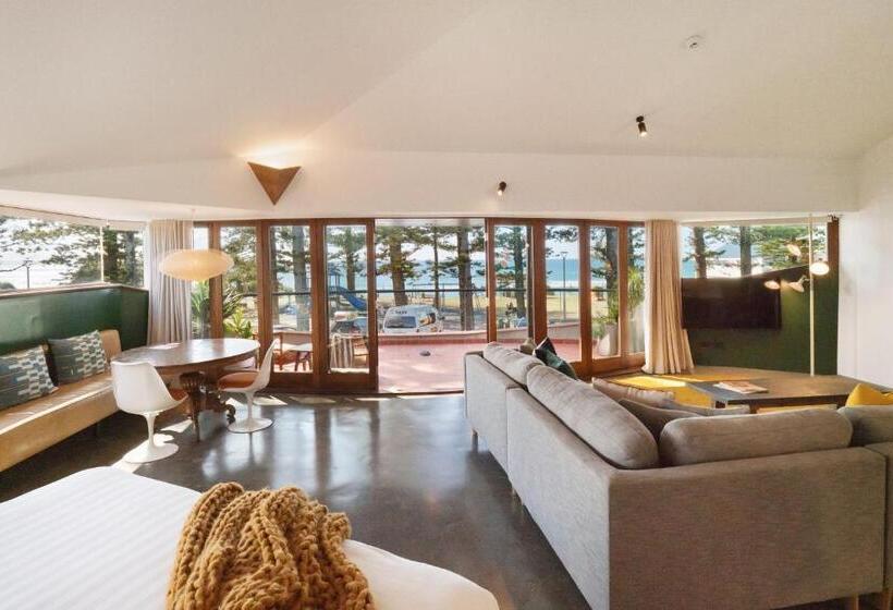 סוויטת פנטהאוז, Beach Hotel Resort