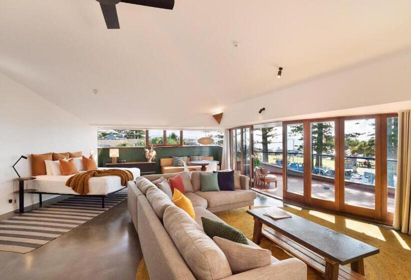 סוויטת פנטהאוז, Beach Hotel Resort