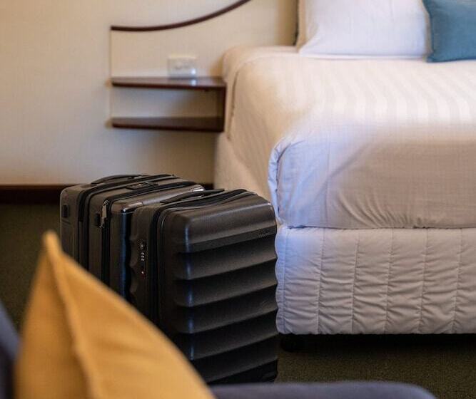 מיטת קינג בסוויטה, Beach Hotel Resort