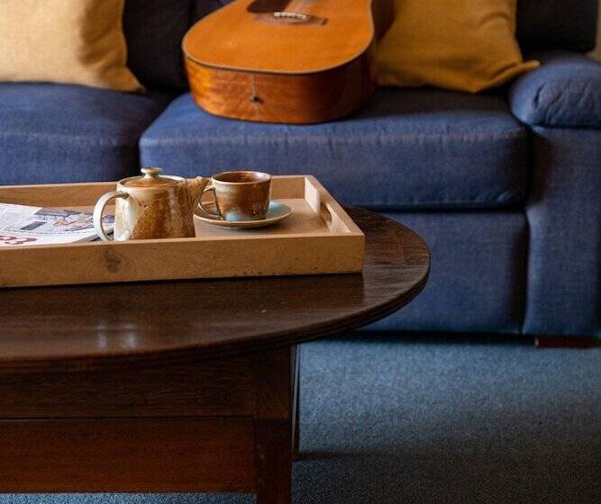 מיטת קינג בסוויטה, Beach Hotel Resort