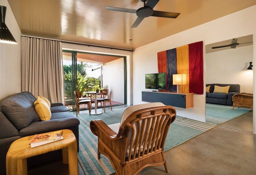 מיטת קינג בסוויטה, Beach Hotel Resort