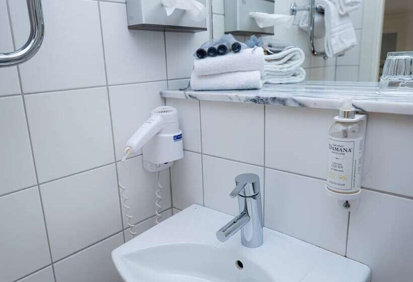 חדר משפחתי, L Nostalgi