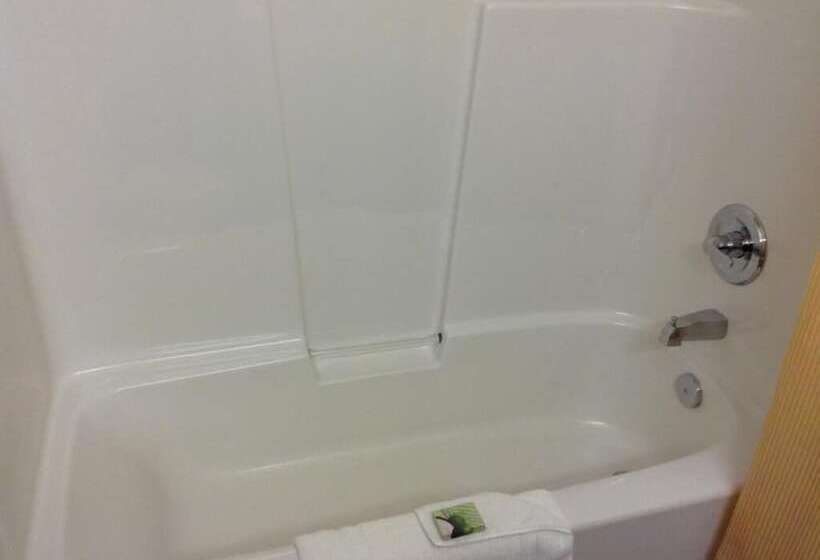 غرفة ديلوكس, Lakeview Inns & Suites Fort Nelson