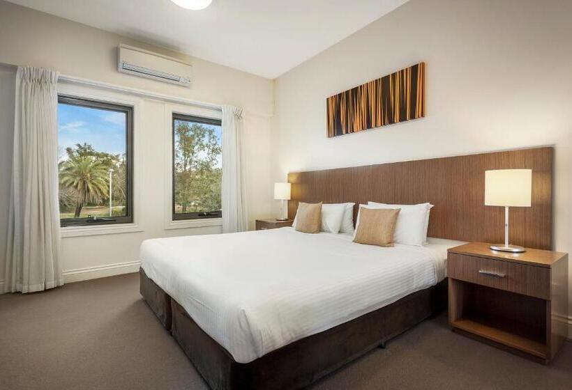 דירת חדר, Quest Ipswich