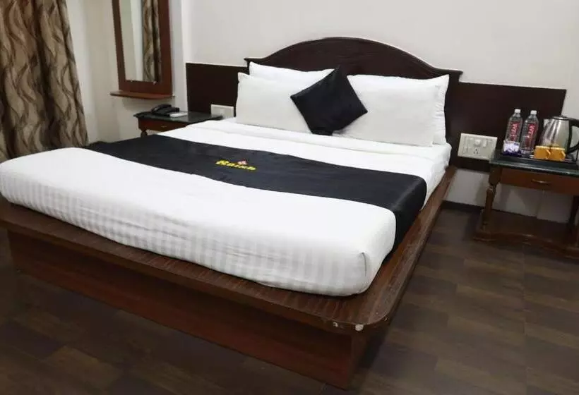 Deluxe Kolmen Hengen Huone, Saish Hotel Shirdi