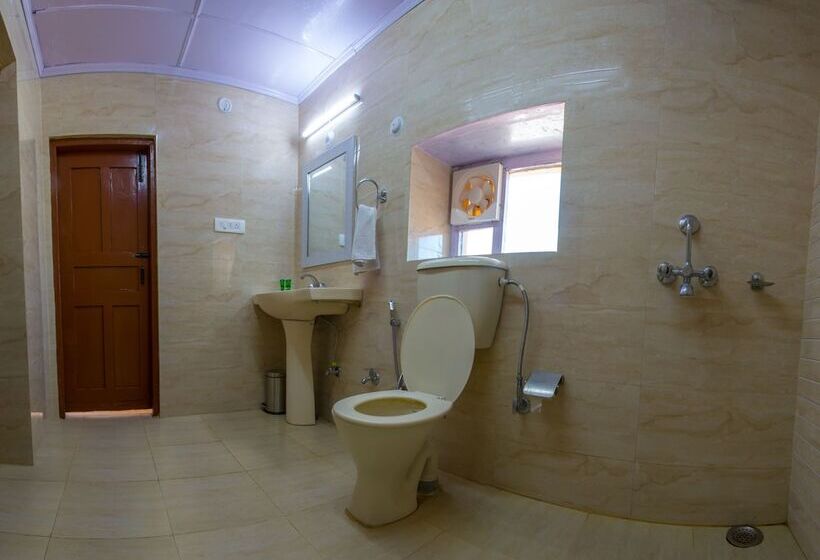 اتاق اکونومی با تخت دوبل, The Pavilion