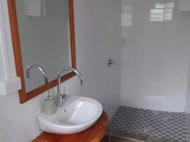 اتاق خانوادگی, Deco Stop Lodge
