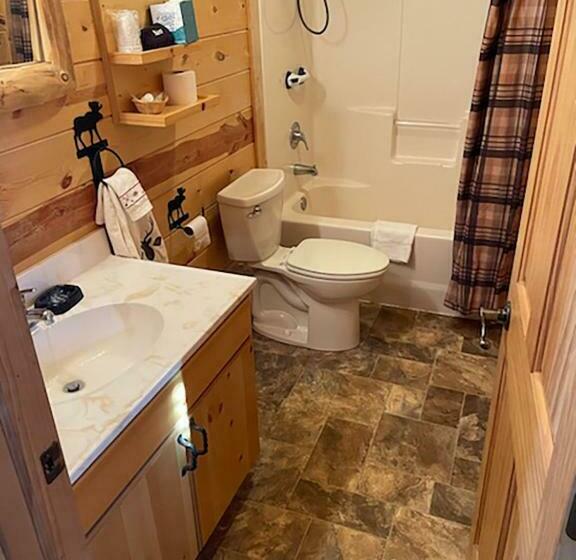 جناح عائلي, Badlands Frontier Cabins