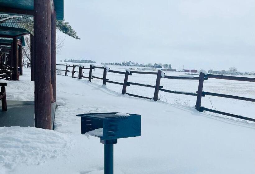 غرفة قياسية داخلية, Badlands Frontier Cabins
