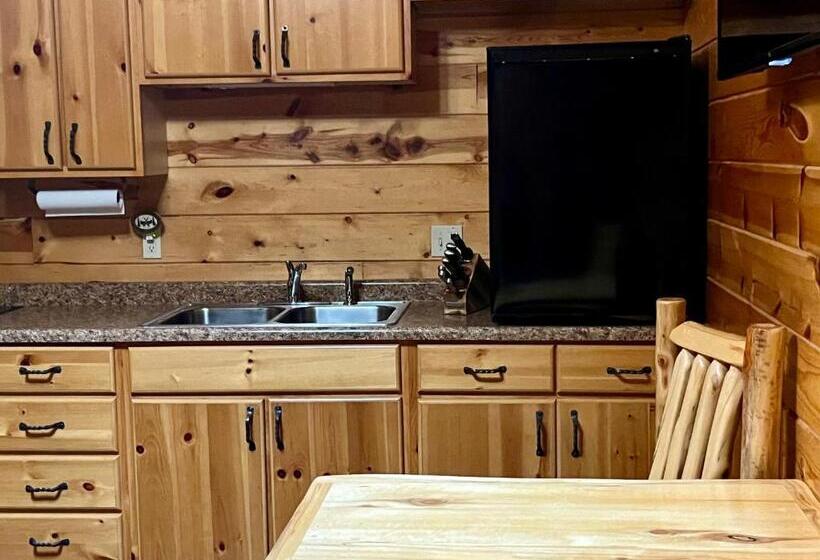 جناح عائلي, Badlands Frontier Cabins