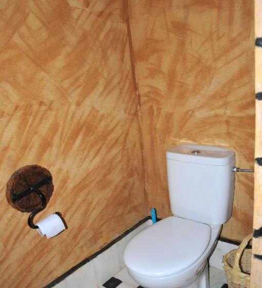 اتاق خانوادگی, Maison Acacias