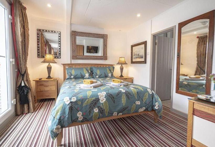 带大床的豪华间, Cornerways Guest House