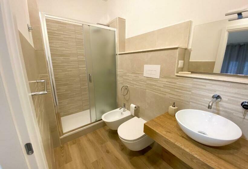 חדר סטנדרט, The Shell Guest House