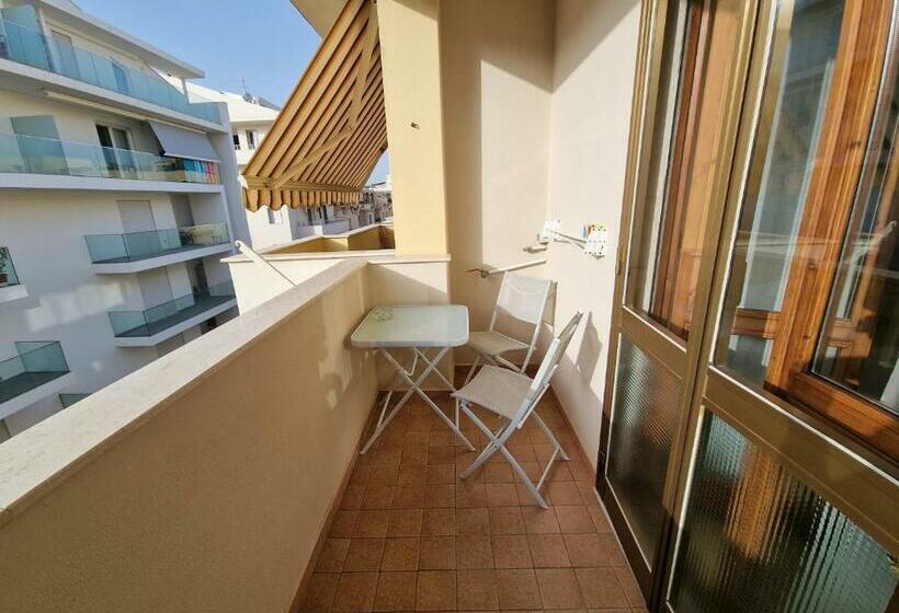 חדר סטנדרט, The Shell Guest House