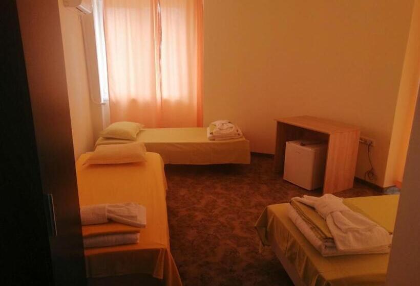 غرفة قياسية ثلاثية, къща за гости диана дик