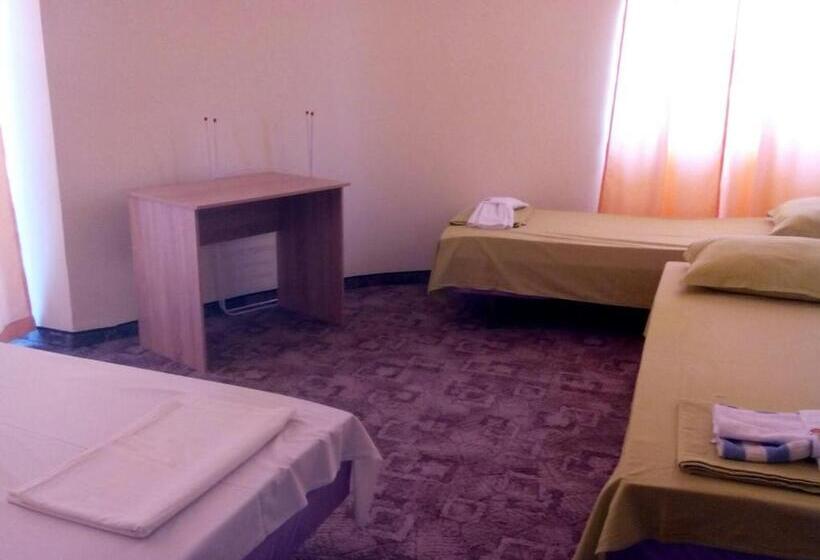 غرفة قياسية ثلاثية, къща за гости диана дик