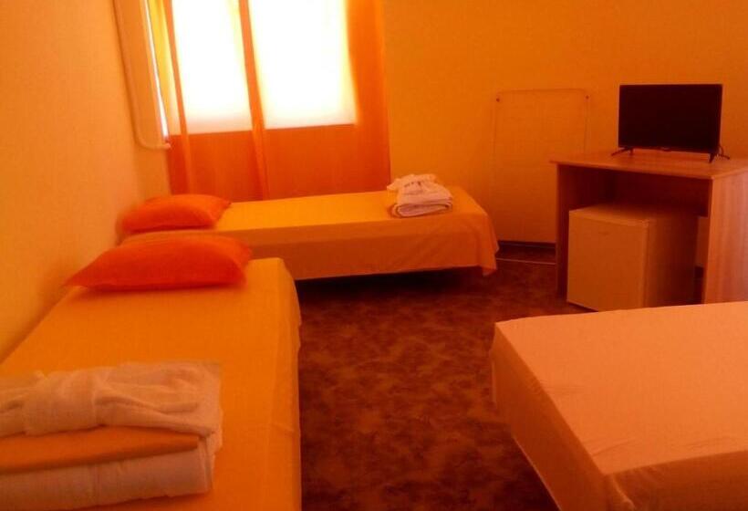 غرفة قياسية ثلاثية, къща за гости диана дик