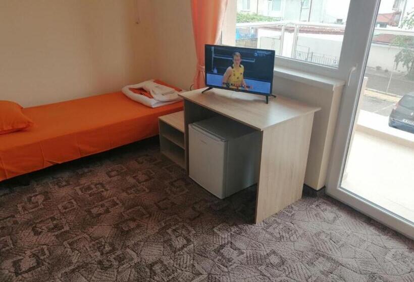 غرفة قياسية ثلاثية, къща за гости диана дик