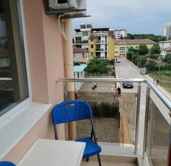 غرفة قياسية ثلاثية, къща за гости диана дик