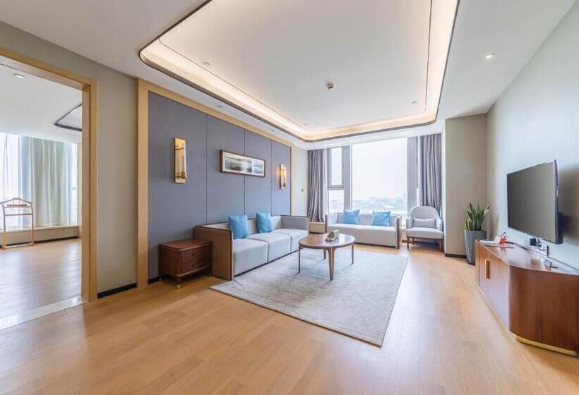 سوییت خانوادگی, Jinling Funhome Hotel Nanjing Jiulong Lake   Nanjing South Railway Station