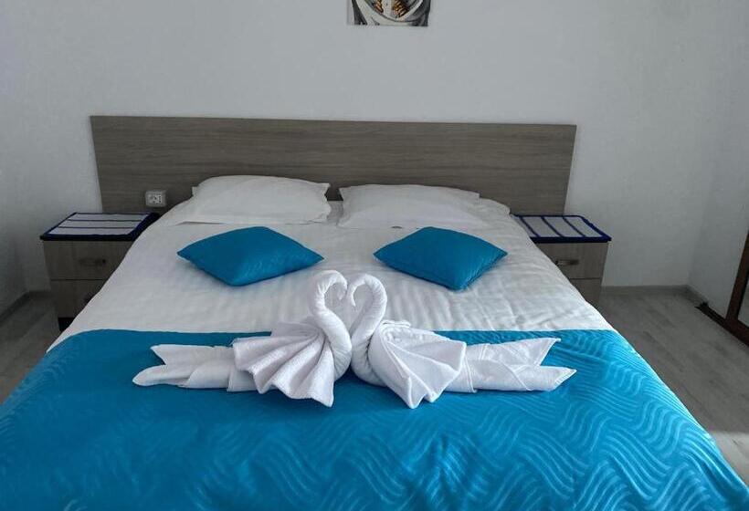 חדר סטנדרט לשלושה, Pensiunea Luka Slanic Moldova