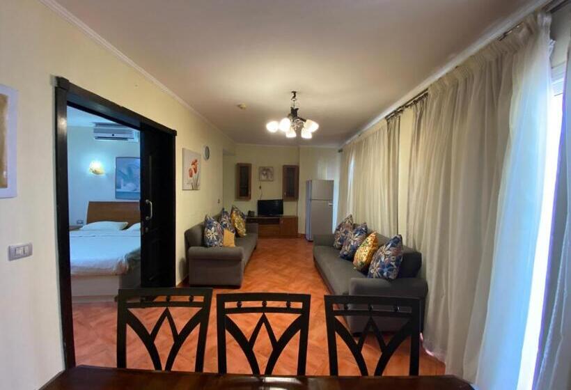 آپارتمان 1 خوابه با چشمانداز استخر, Porto Marina Resort Apartments Familie