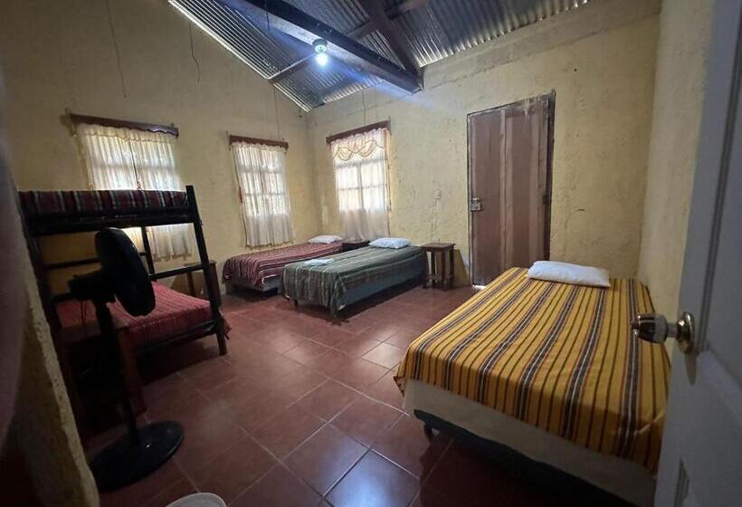 اتاق استاندارد چهار تخته, Yaxlik River Lodge