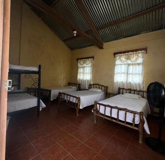 اتاق استاندارد چهار تخته, Yaxlik River Lodge