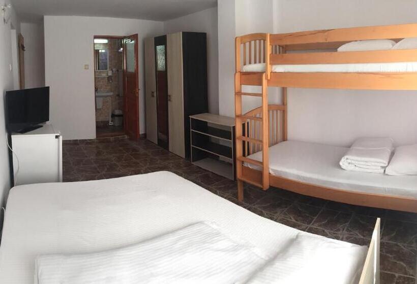 اتاق استاندارد چهار تخته, Casa Ciobi